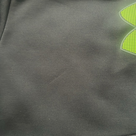 Under Armour Storm Men's M Hoodie. One small snag (see 3rd pic) price reflected - Picture 3 of 3